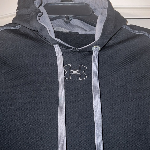 🔥3 for $25🔥 (EUC) BLACK HOODIE UNDER ARMOUR SWEATSHIRT. SZ SM - Picture 2 of 5